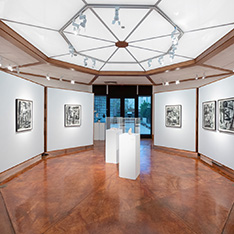 360 degree virtual tour of art exhibition at the Foxworthy Gallery